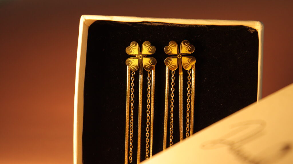 dilaraa-18k-gold-plated-clover-earrings