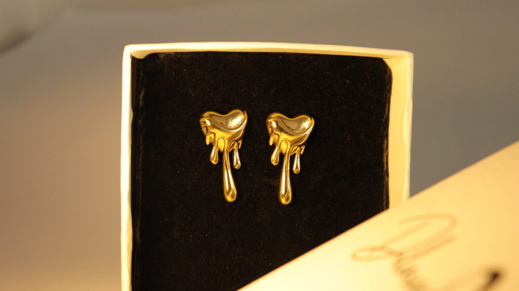 dilaraa-18k-gold-plated-heart-drop-earrings