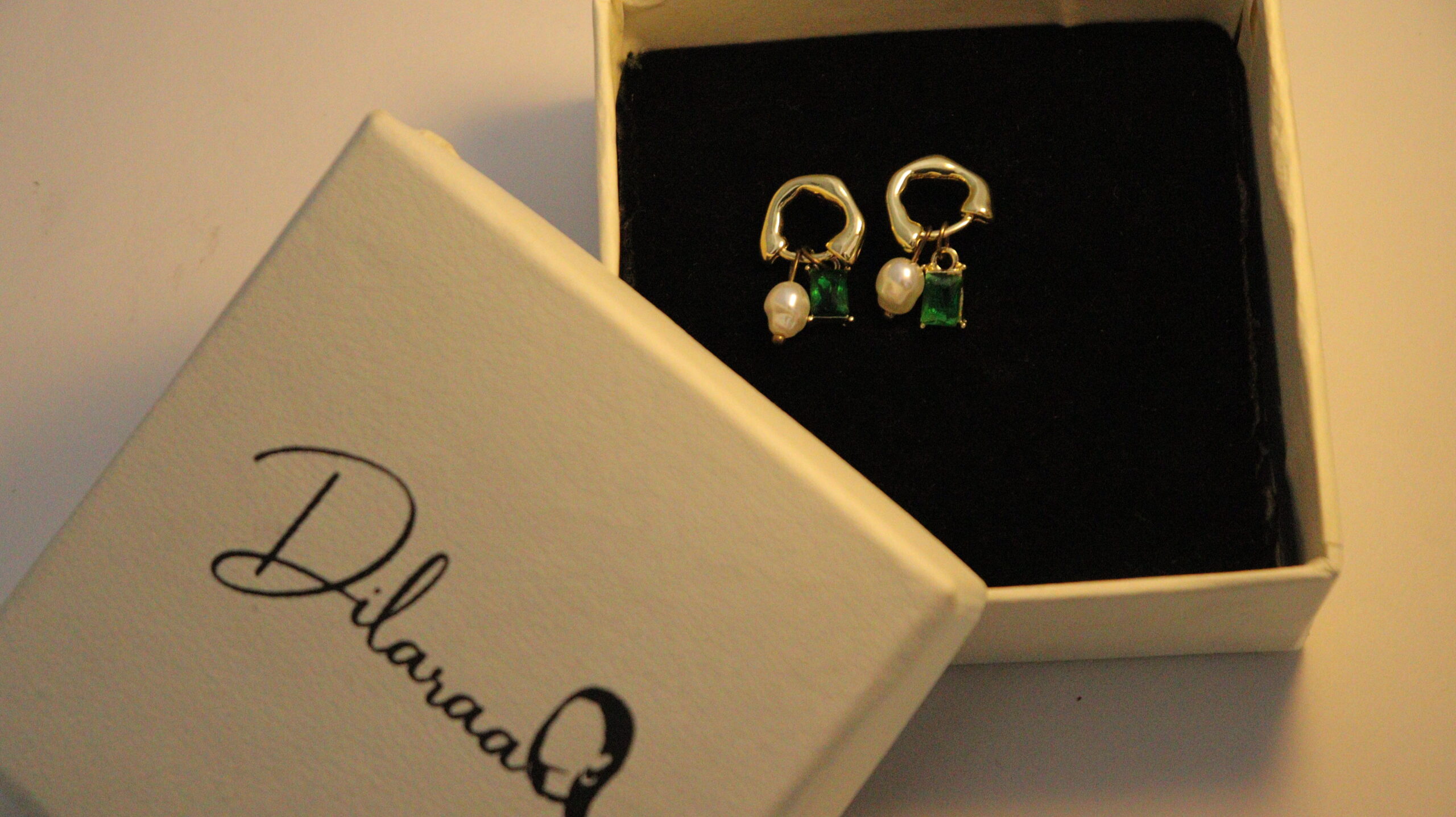 dilaraa-emerald-pearl-charm-earrings