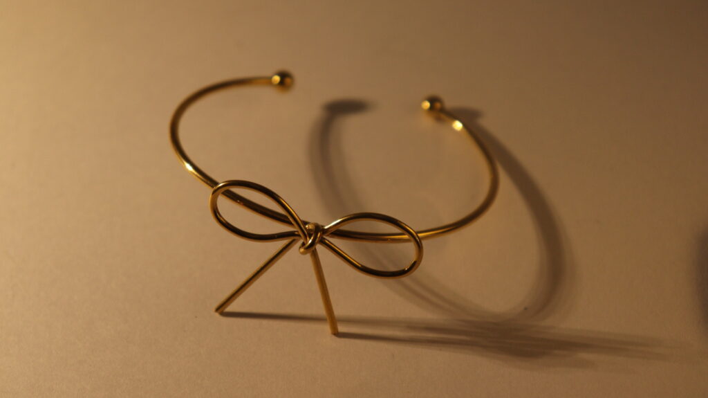 dilaraa-18k-gold-plated-infinity-bow-cuff