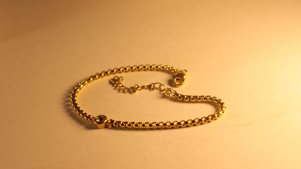 dilaraa-18k-gold-plated-celeste-bezel-bracelet