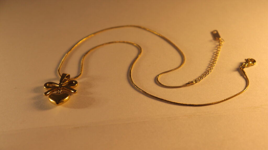 dilaraa-bow-heart-pendant
