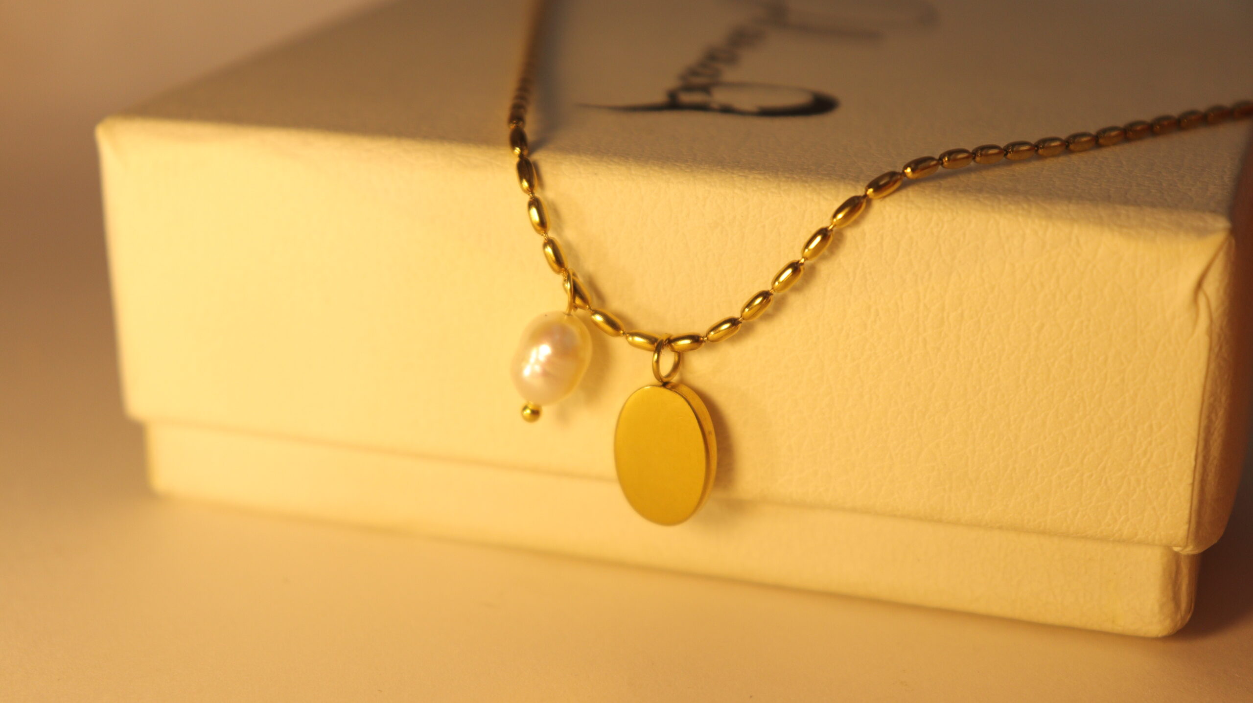 dilaraa-aurelia-pearl-necklace