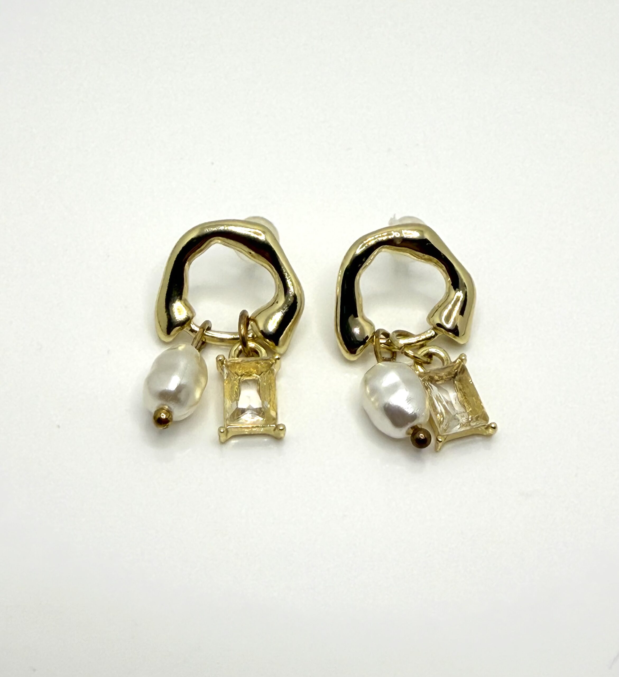 dilaraa-crystal-pearl-charm-earrings