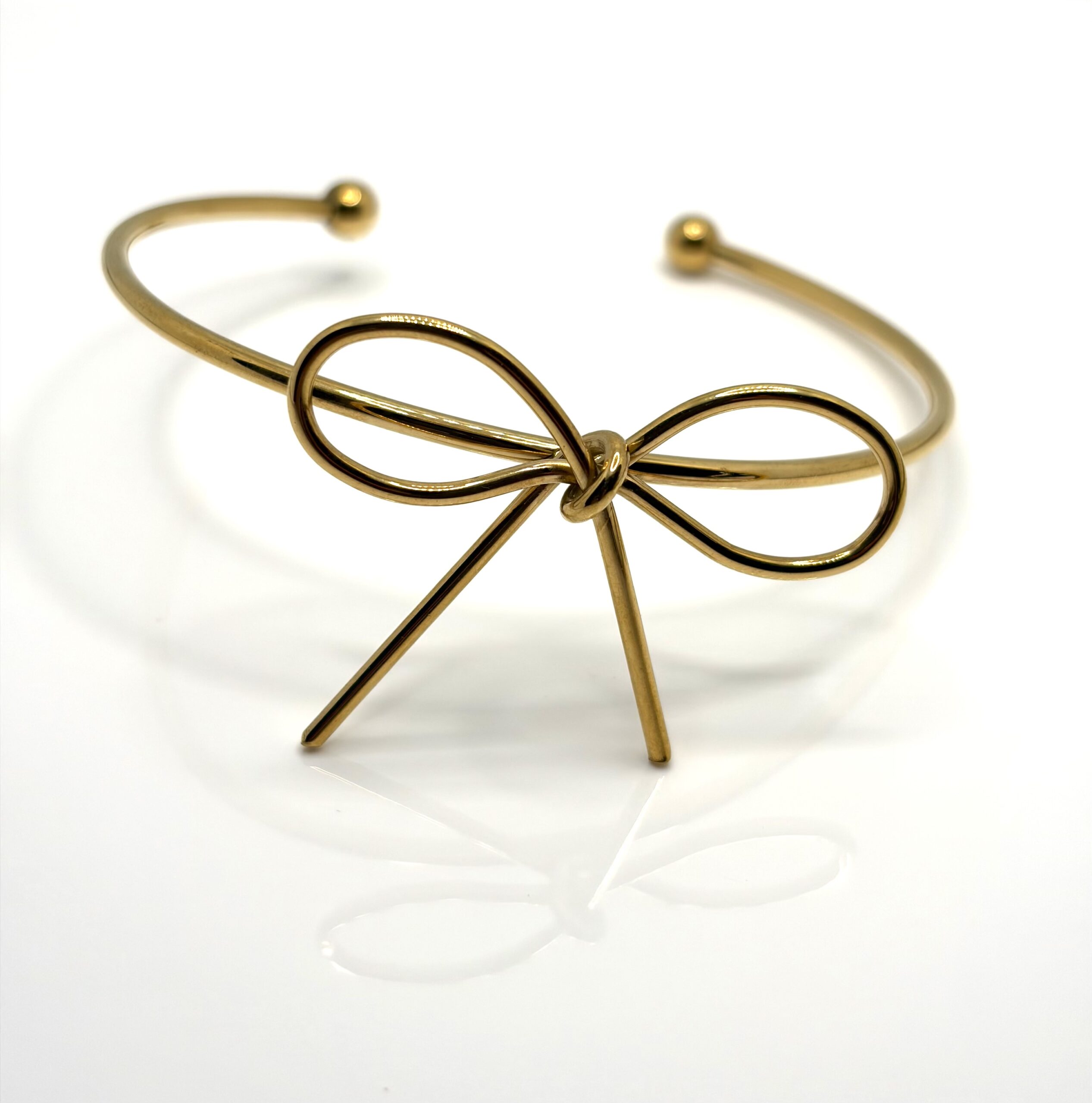 dilaraa-18k-gold-plated-infinity-bow-cuff