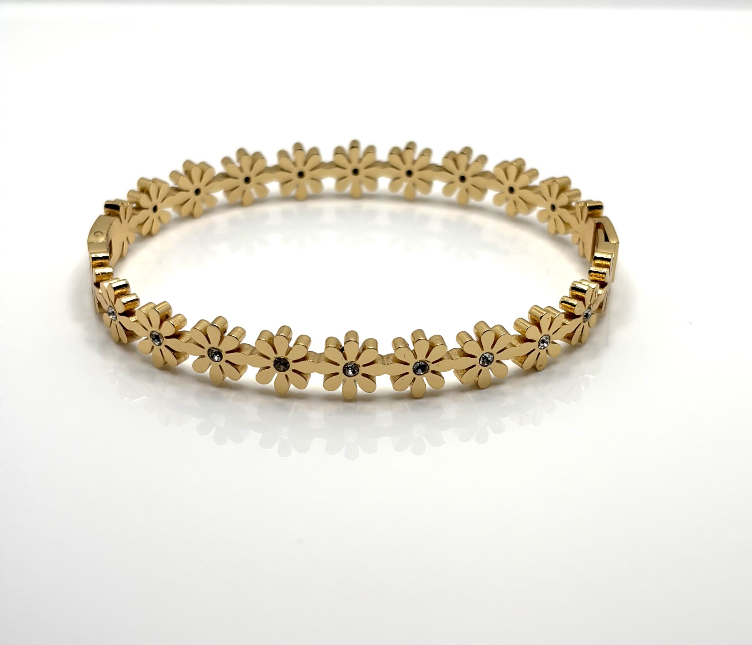 dilaraa-18k-gold-plated-floral-bracelet