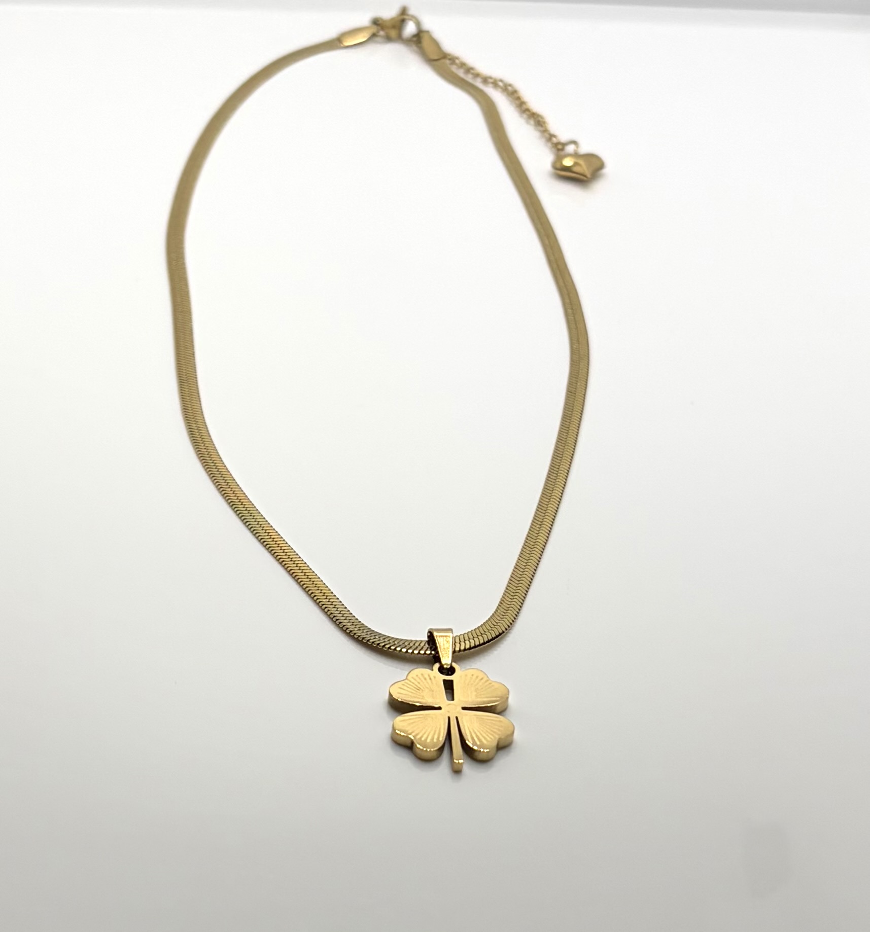 dilaraa-18k-gold-plated-clover-snake-chain-necklace