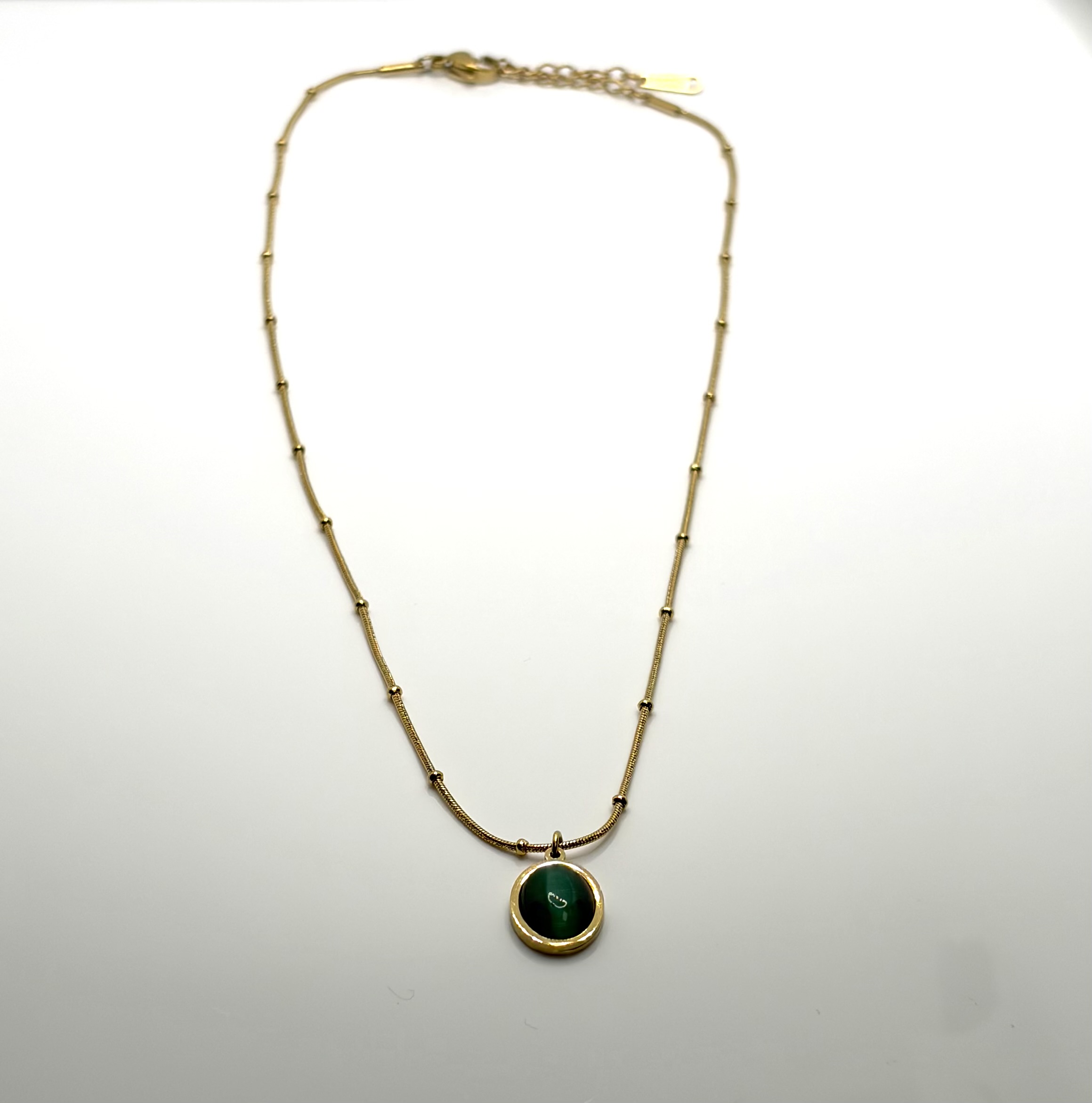 dilaraa-emerald-oval-necklace