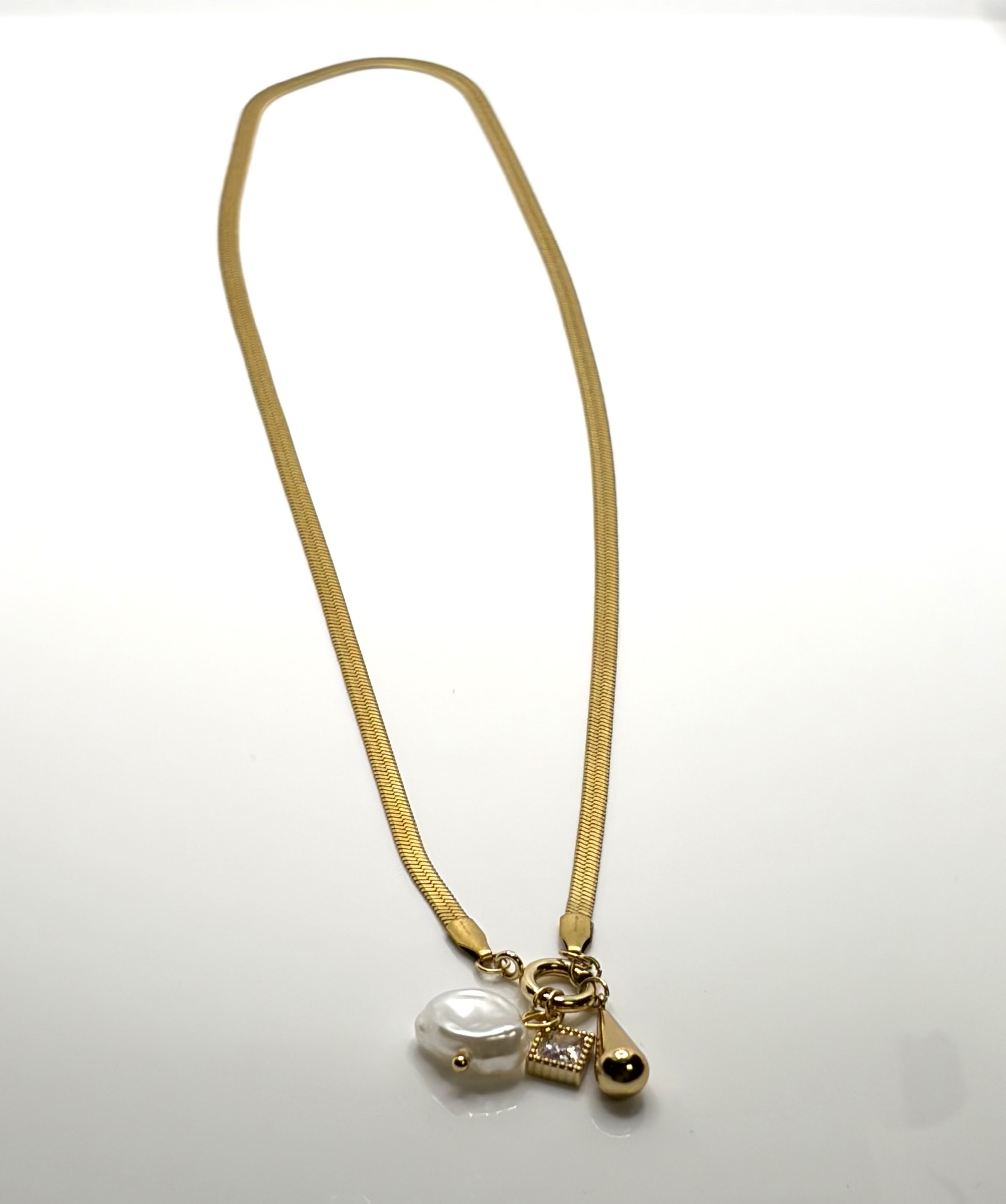 dilaraa-trinity-luxe-necklace